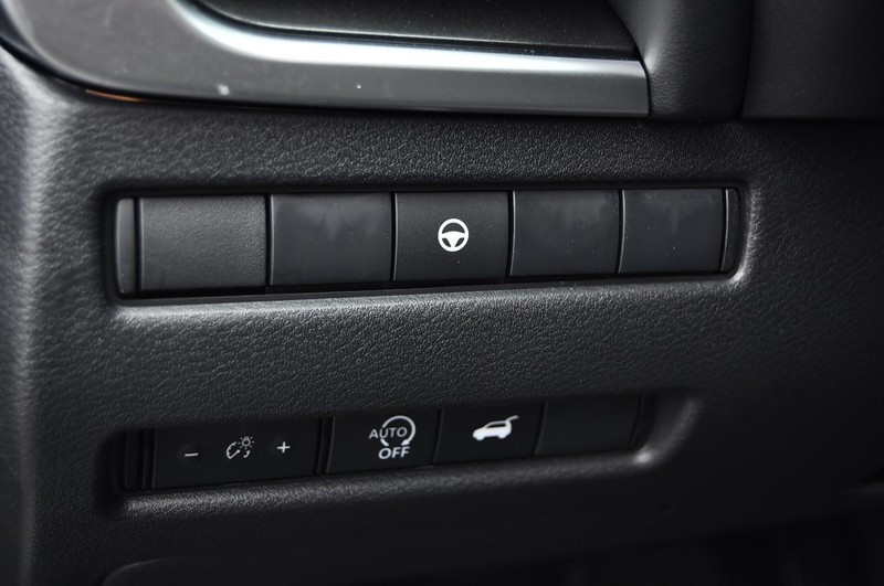 Nissan Rogue Vehicle Full-screen Gallery Image 11