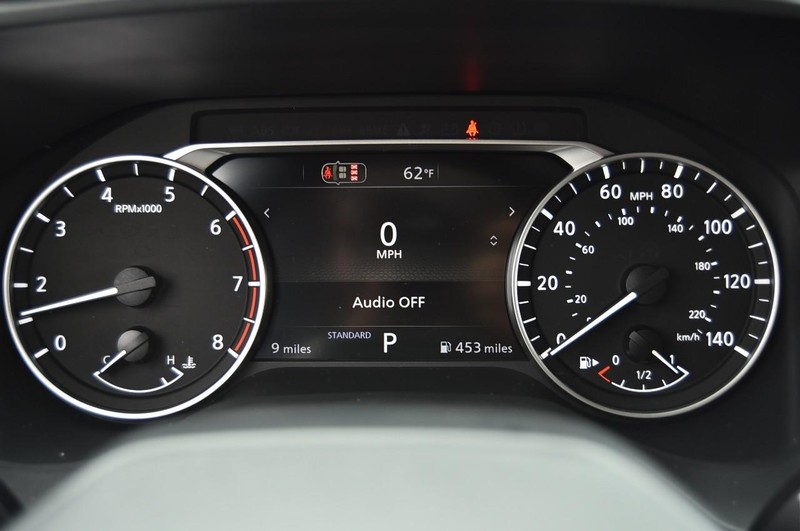 Nissan Rogue Vehicle Full-screen Gallery Image 12