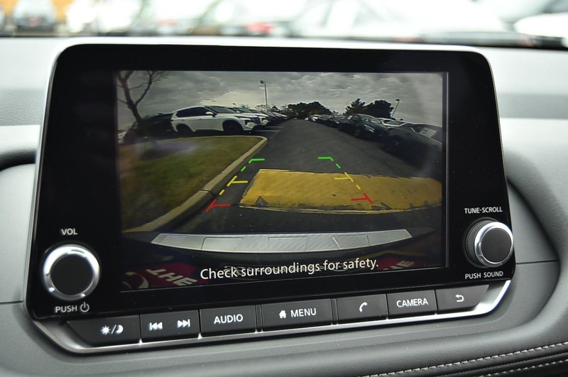 Nissan Rogue Vehicle Full-screen Gallery Image 13