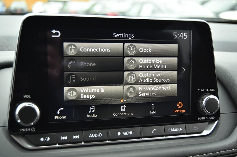 Nissan Rogue Vehicle Full-screen Gallery Image 14