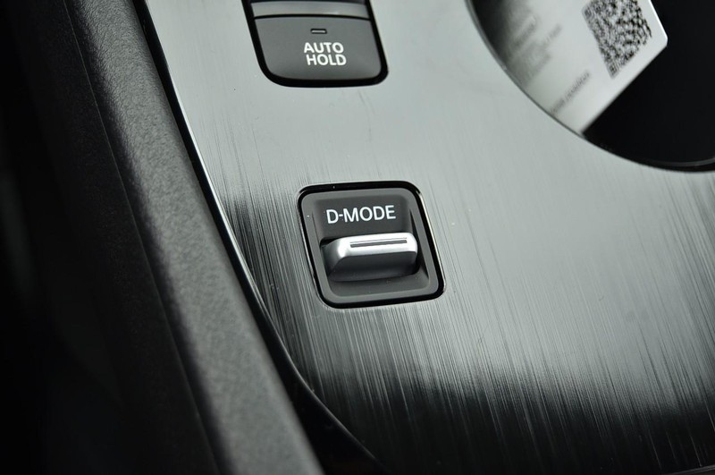 Nissan Rogue Vehicle Full-screen Gallery Image 17