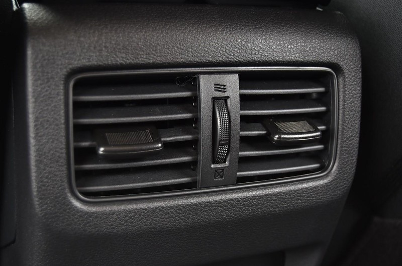 Nissan Rogue Vehicle Full-screen Gallery Image 22