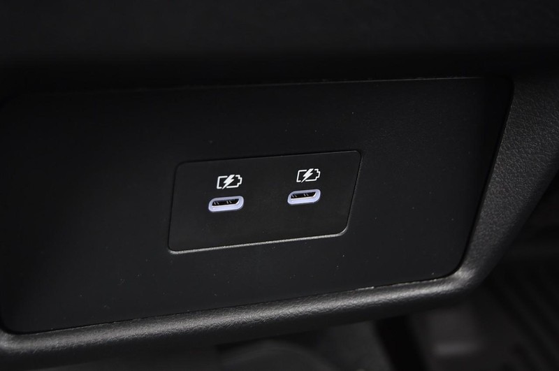 Nissan Rogue Vehicle Full-screen Gallery Image 23