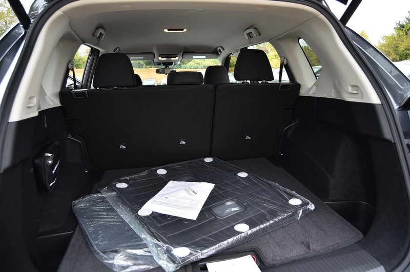 Nissan Rogue Vehicle Full-screen Gallery Image 24