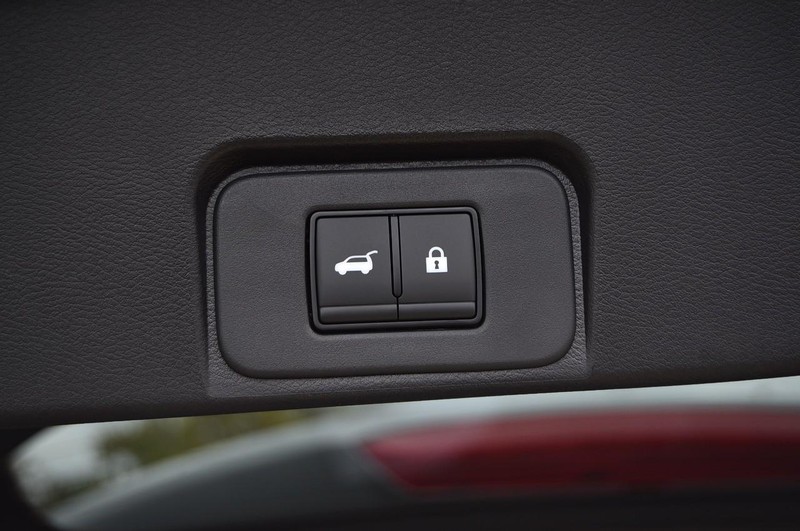 Nissan Rogue Vehicle Full-screen Gallery Image 25