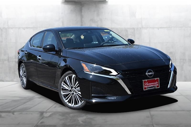 Nissan Altima Vehicle Image 02