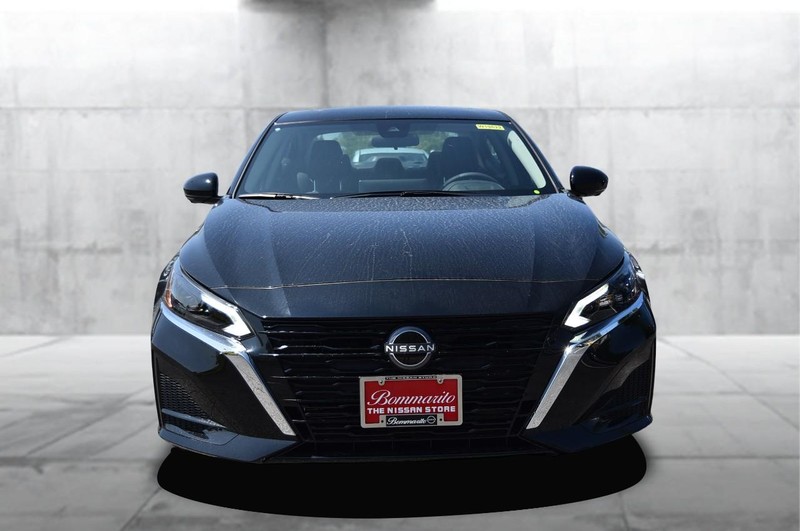 Nissan Altima Vehicle Image 05