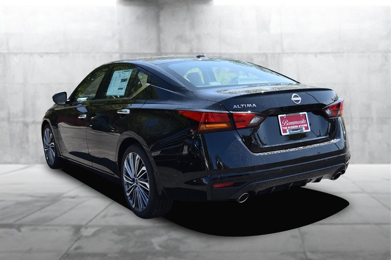 Nissan Altima Vehicle Image 06