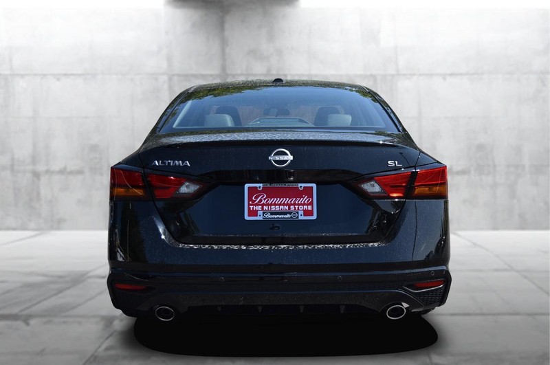 Nissan Altima Vehicle Image 07