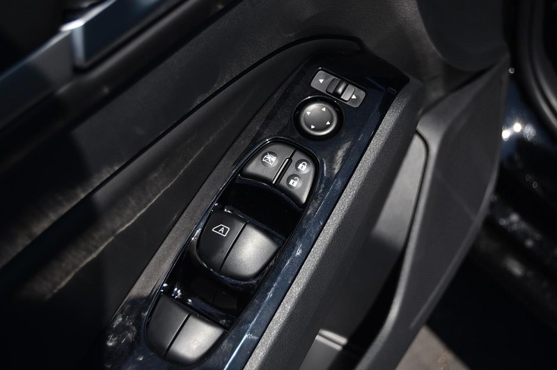 Nissan Altima Vehicle Image 09