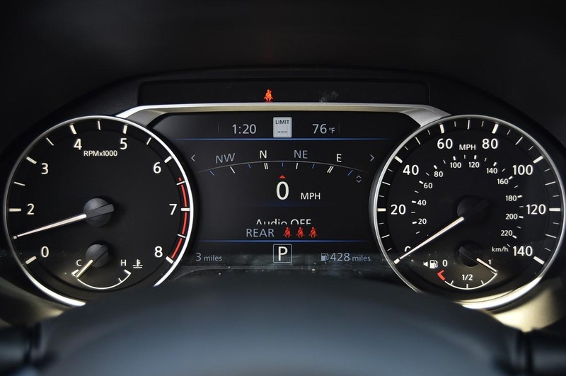 Nissan Altima Vehicle Image 12