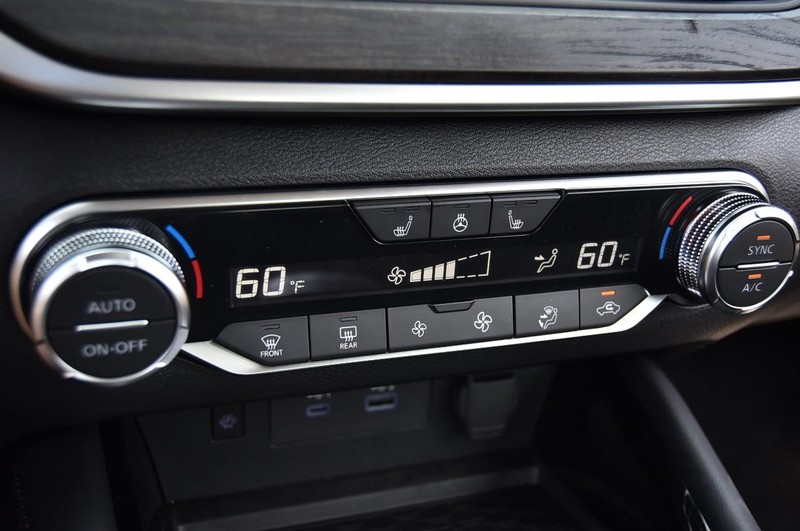 Nissan Altima Vehicle Image 16