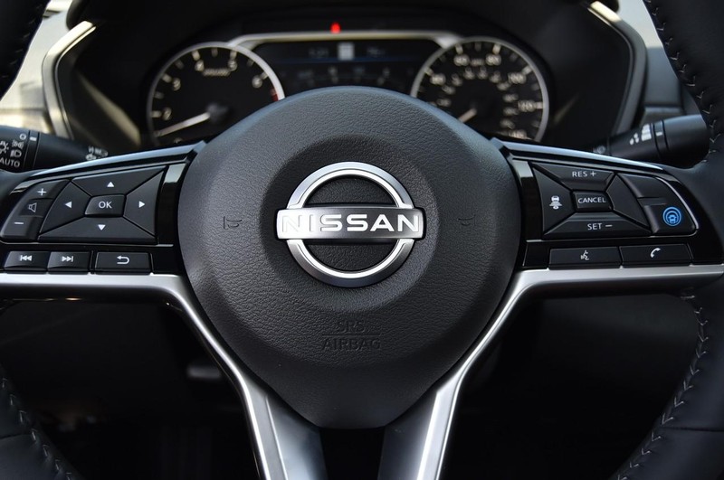 Nissan Altima Vehicle Image 19