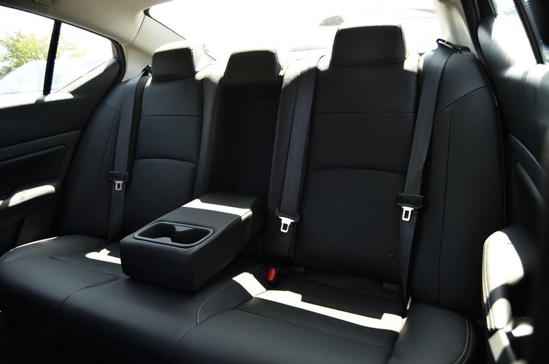 Nissan Altima Vehicle Image 23