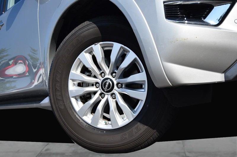 Nissan Armada Vehicle Image 03