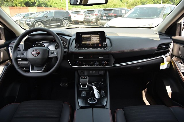 Nissan Rogue Vehicle Image 08