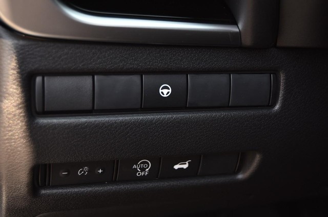 Nissan Rogue Vehicle Image 12