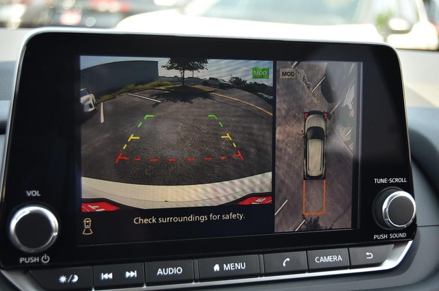 Nissan Rogue Vehicle Image 14