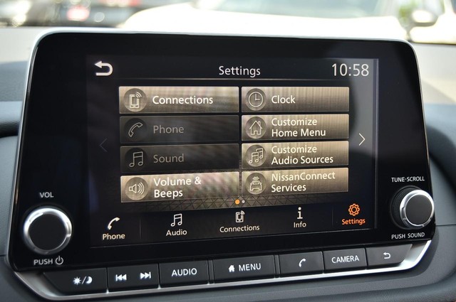 Nissan Rogue Vehicle Image 15