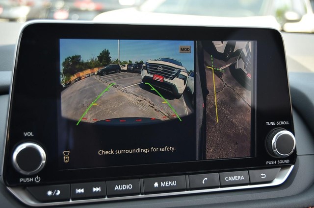 Nissan Rogue Vehicle Image 17