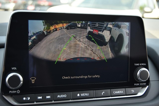 Nissan Rogue Vehicle Image 18