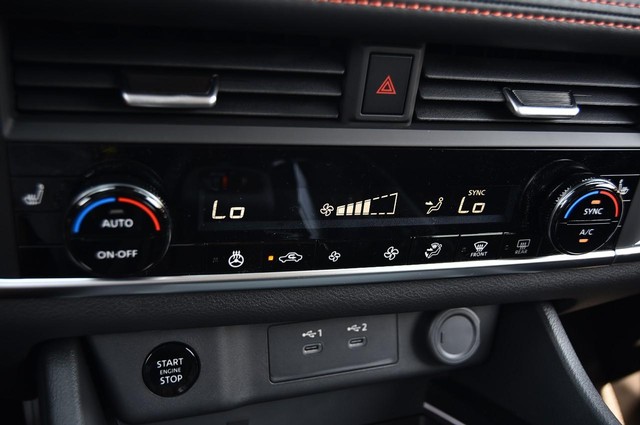 Nissan Rogue Vehicle Image 19