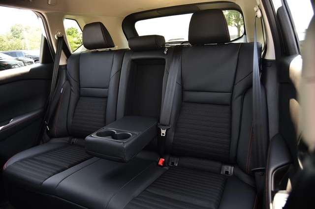 Nissan Rogue Vehicle Image 25