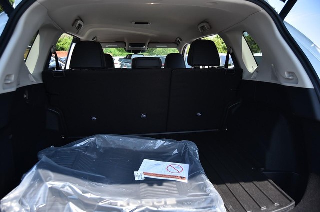 Nissan Rogue Vehicle Image 28