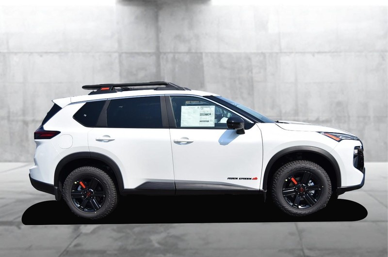 Nissan Rogue Vehicle Image 05