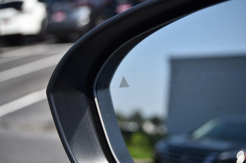 Nissan Rogue Vehicle Image 11