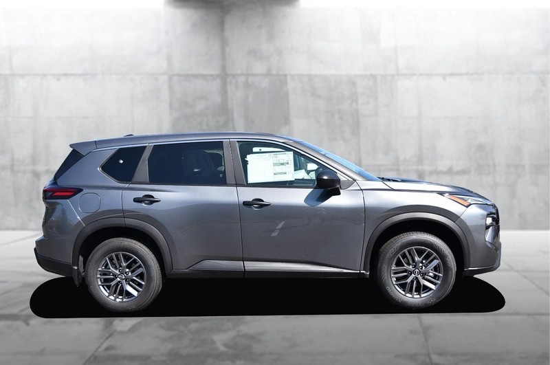 Nissan Rogue Vehicle Image 05
