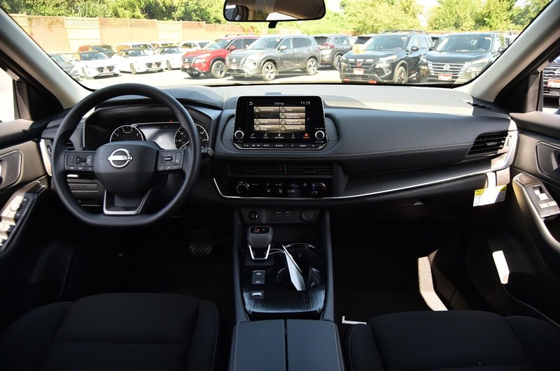Nissan Rogue Vehicle Image 08