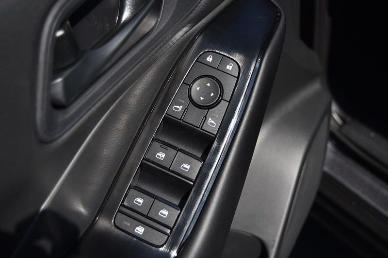 Nissan Rogue Vehicle Image 09