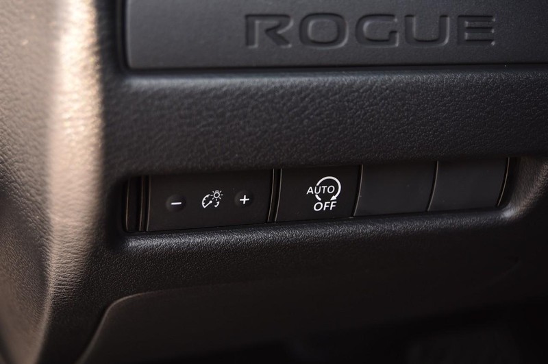 Nissan Rogue Vehicle Image 11