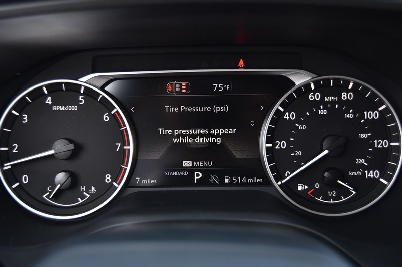 Nissan Rogue Vehicle Image 12