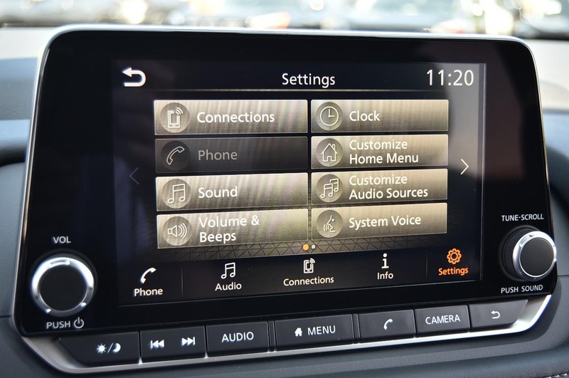 Nissan Rogue Vehicle Image 14