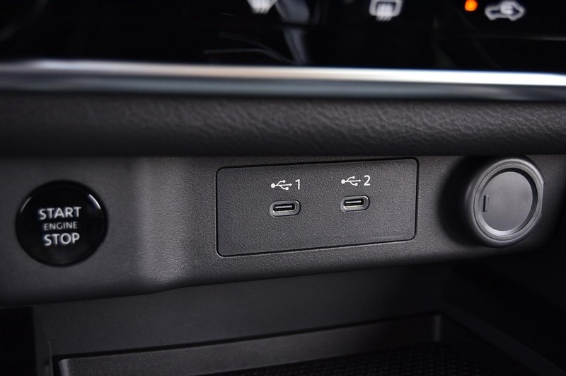 Nissan Rogue Vehicle Image 16