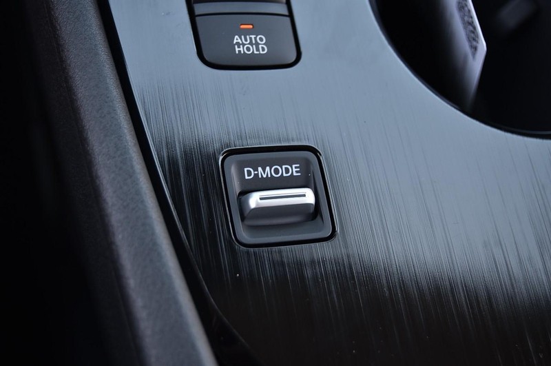 Nissan Rogue Vehicle Image 17