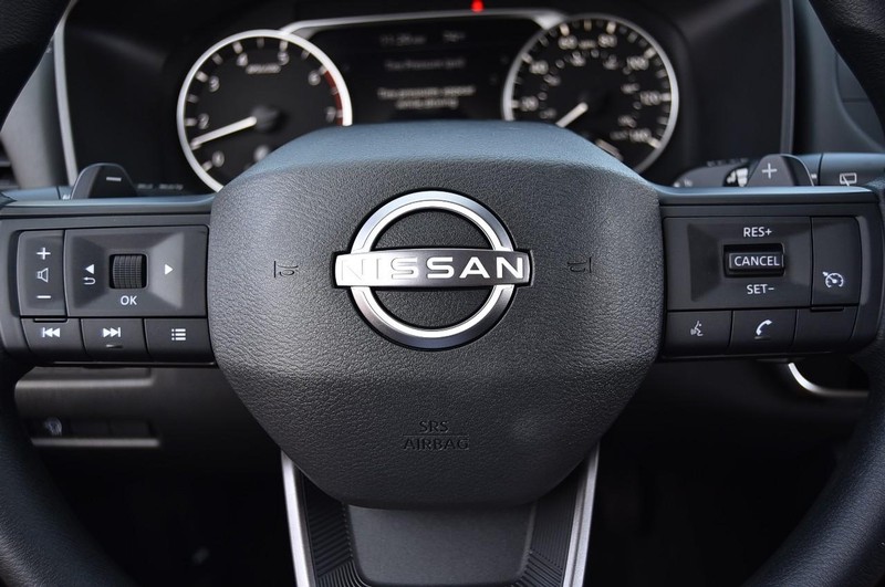 Nissan Rogue Vehicle Image 18