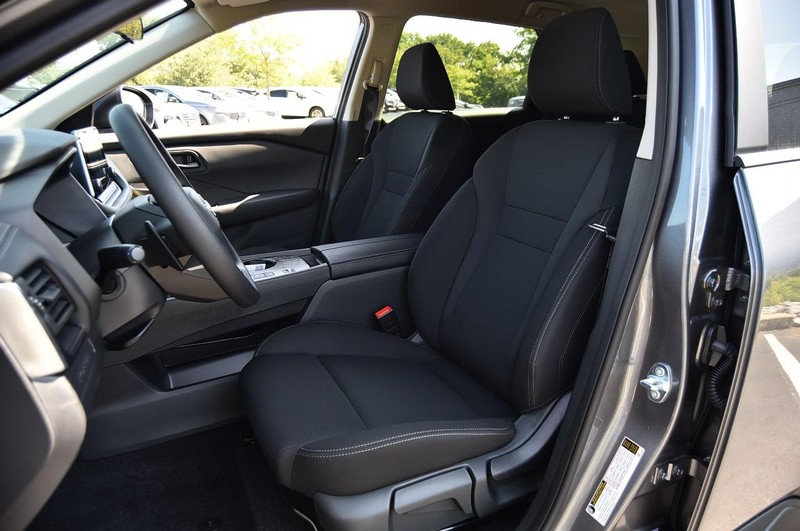 Nissan Rogue Vehicle Image 19