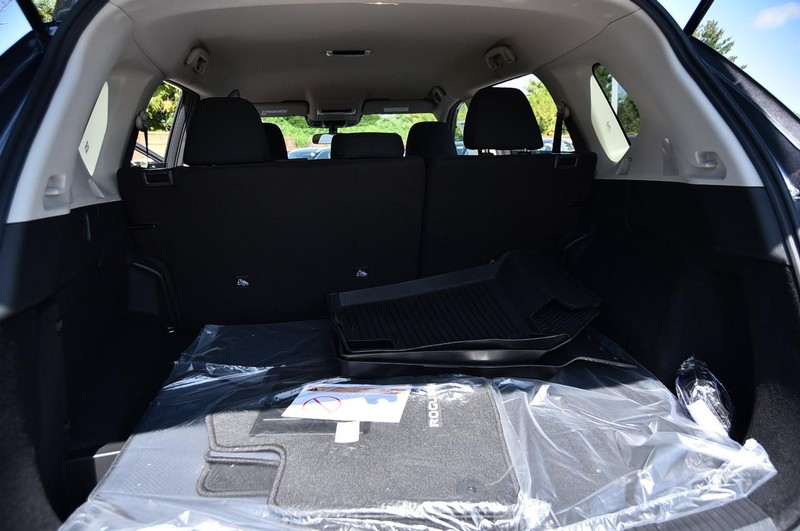 Nissan Rogue Vehicle Image 23