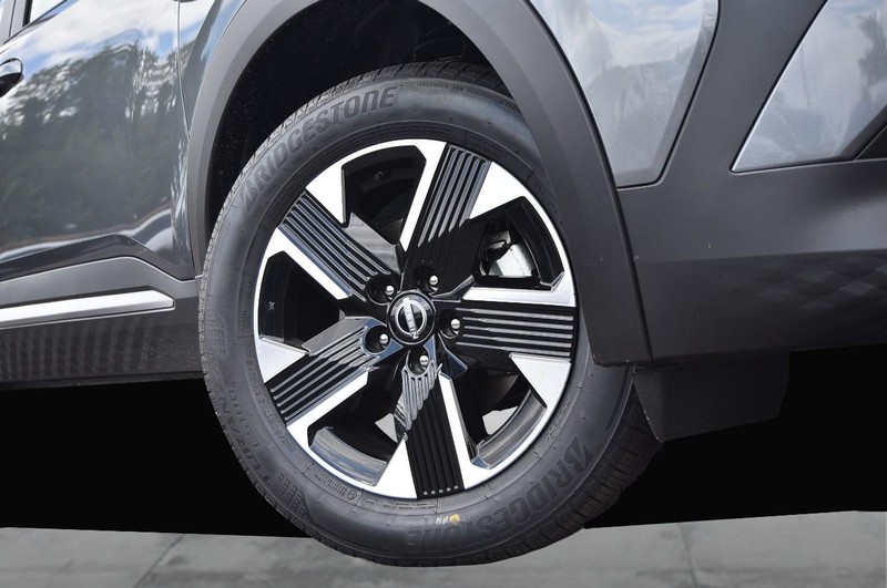 Nissan Kicks Vehicle Image 03