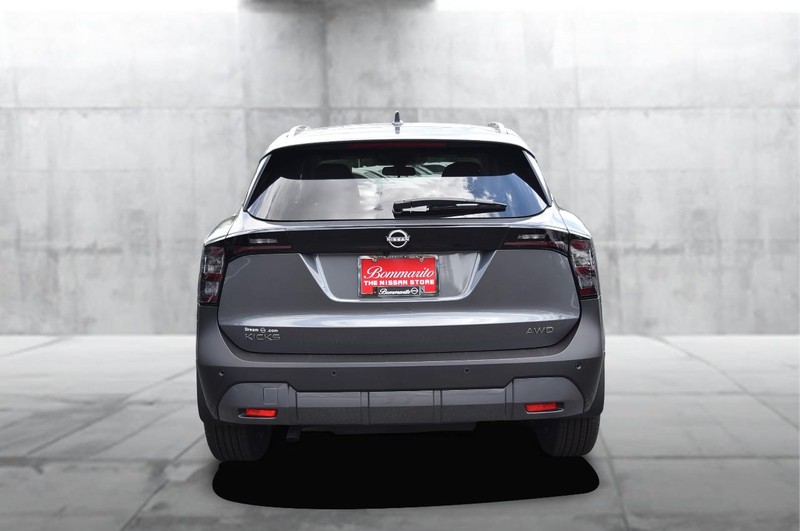 Nissan Kicks Vehicle Image 06