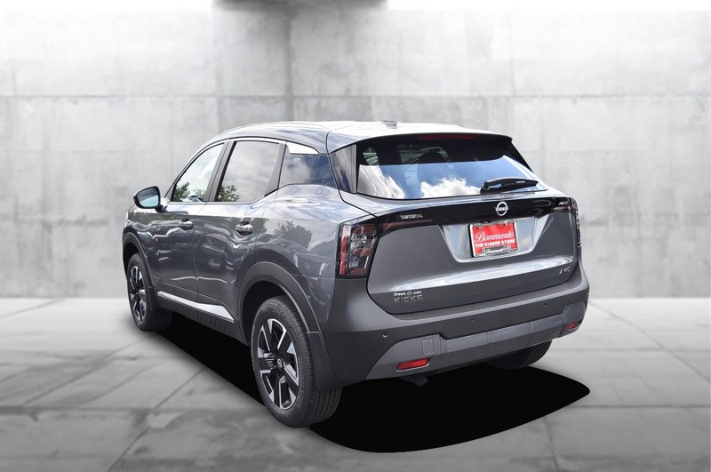 Nissan Kicks Vehicle Image 07