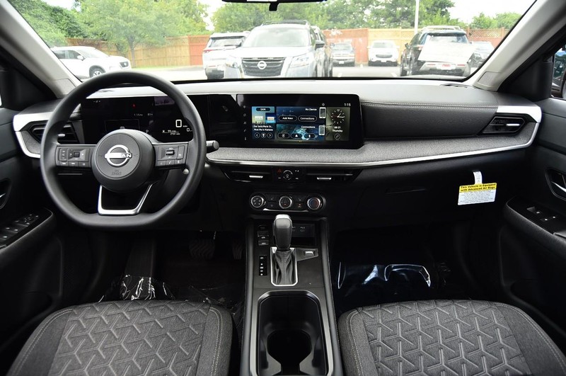 Nissan Kicks Vehicle Image 08
