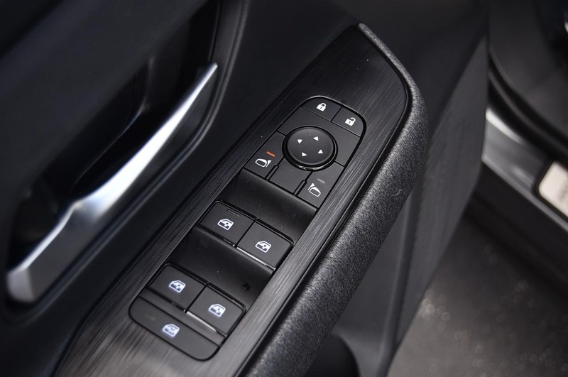 Nissan Kicks Vehicle Image 09