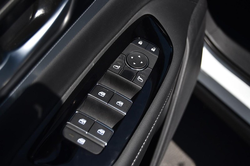 Nissan Murano Vehicle Image 09
