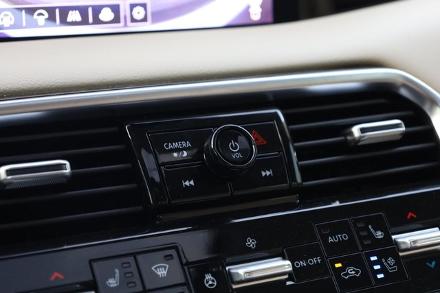 Nissan Armada Vehicle Image 17