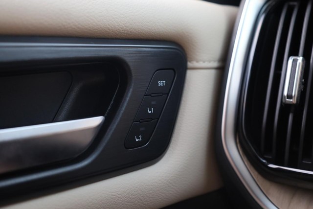 Nissan Armada Vehicle Image 22