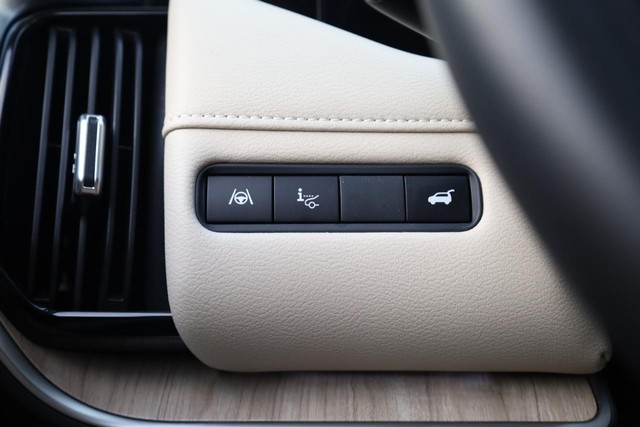 Nissan Armada Vehicle Image 23